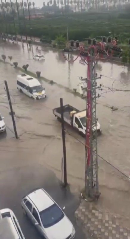 Hatay'da sağanak yağış etkili oldu
