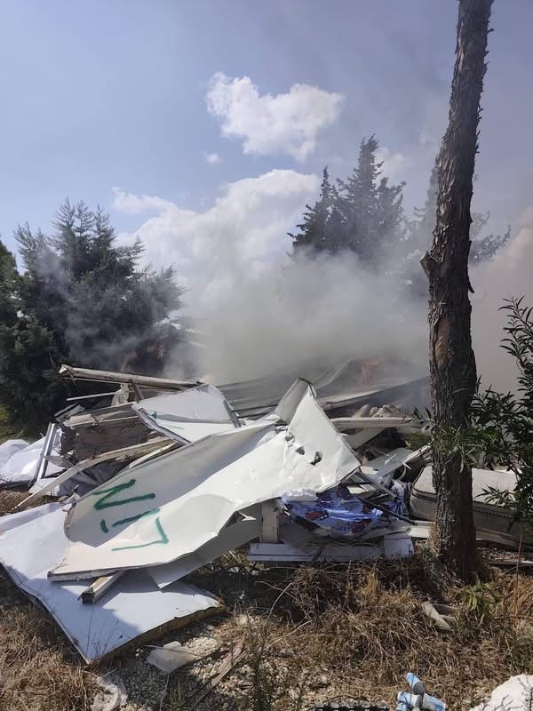 Antakya’da hurdalık alandan alevler yükseldi (Fotoğraflı) İlayda Korkmaz HATAY (İHA) - Hatay’ın Antakya ilçesinde hurdalık ve otluk alanda çıkan yangın, ekiplerin hızlı müdahalesiyle büyümeden kısa sürede kontrol altına alındı. Odabaşı Mahallesi’nde meydana gelen yangına ekipler tarafından müdahale edildi. Çalışmalar sonucunda alevlerin çevreye yayılmasının önüne geçilerek yangın kontrol altına alındı. Yangının kontrol altına alınmasının ardından bölgede soğutma çalışması gerçekleştirildi.