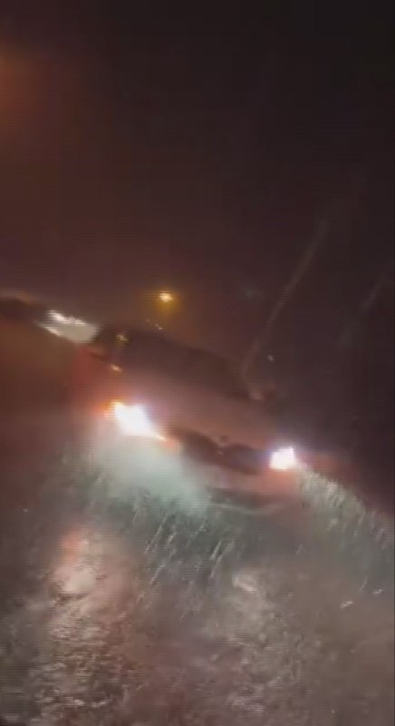 Hatay'da ceviz büyüklüğünde dolu yağdı, bazı araçlar hasar gördü