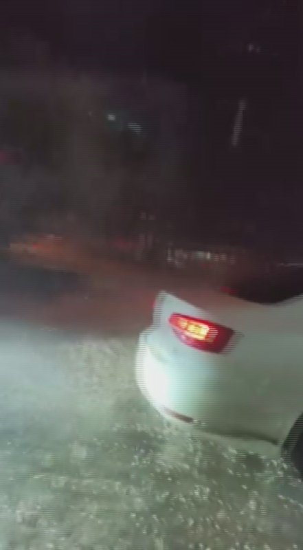 Hatay'da ceviz büyüklüğünde dolu yağdı, bazı araçlar hasar gördü