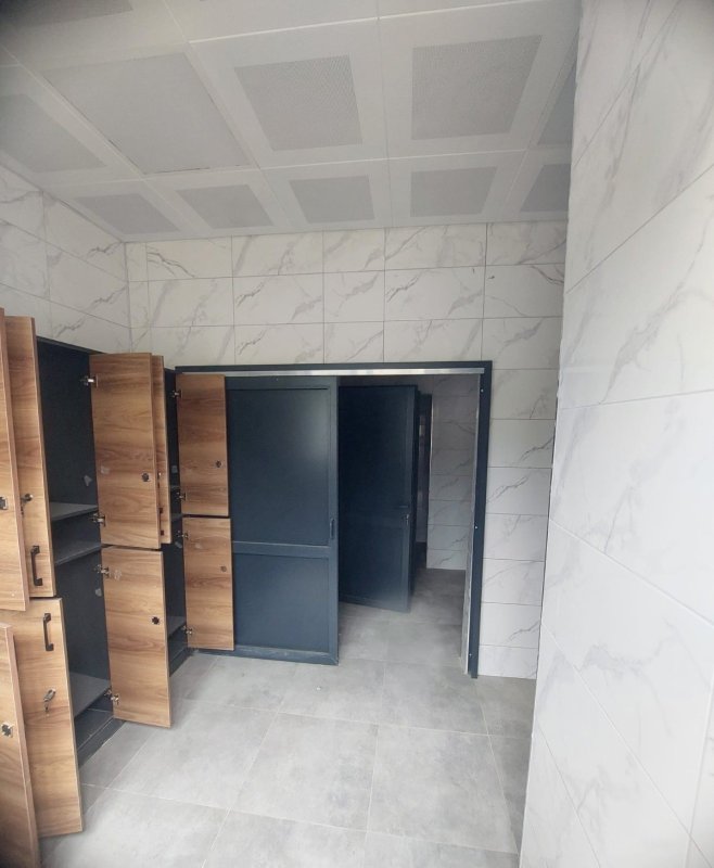 HBB, Tekebaşı’nda yağışlar nedeniyle zarar gören halı sahayı yenilendi (Fotoğraflı) İlayda Korkmaz HATAY (İHA) - Hatay Büyükşehir Belediyesi (HBB), Samandağ ilçesine bağlı Tekebaşı Mahallesi’nde yoğun yağışlar nedeniyle zarar gören halı sahada yenileme çalışması gerçekleştirdi. Ani ve yoğun yağışların ardından harekete geçen HBB ekipleri, halı sahada kapsamlı çalışma başlattı. Ekiplerin yürüttüğü çalışmalar kapsamında tesisin saha zemini ve diğer bölümleri elden geçirildi. Yürütülen yenileme çalışmalarının ardından Tekebaşı Mahallesi’ndeki halı saha yeniden kullanıma hazır hale getirildi. HBB tarafından yapılan açıklamada, kent genelinde yeni projelerin hayata geçirilmesinin yanı sıra daha önce kente kazandırılan yapıların bakım, onarım, tamir ve yenileme çalışmalarının da sürdürüldüğü belirtildi.