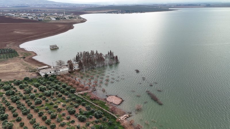 HATAY (İHA) - Hatay'da geçen yıl kuraklık nedeniyle su seviyesi düşen Reyhanlı Barajı, bu yıl etkili olan aşırı yağışlarla yeniden doldu.