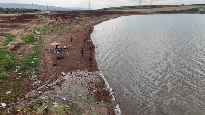 HATAY (İHA) - Hatay'da geçen yıl kuraklık nedeniyle su seviyesi düşen Reyhanlı Barajı, bu yıl etkili olan aşırı yağışlarla yeniden doldu.