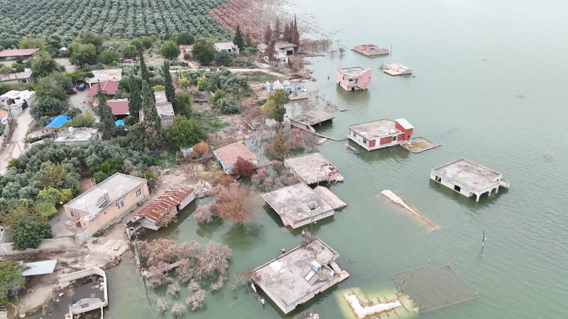 HATAY (İHA) - Hatay'da geçen yıl kuraklık nedeniyle su seviyesi düşen Reyhanlı Barajı, bu yıl etkili olan aşırı yağışlarla yeniden doldu.