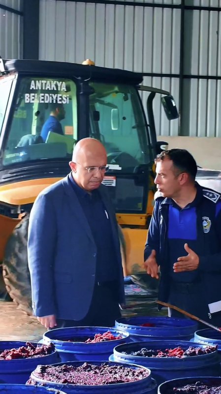 İhbar üzerine gidilen adreste mide bulandıran şartlarda gıda üretildiği ortaya çıktı