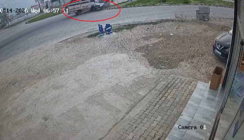 Hatay'da kamyonetle çarpışan hafif ticari araç sürücüsü yaralandı