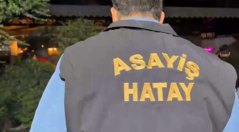 HATAY (İHA) - Hatay’ın Antakya ilçesinde genel asayiş ve kamu düzeninin sağlanmasına yönelik gerçekleştirilen uygulamada, çeşitli suçlardan aranan 7 kişi yakalandı, kurallara aykırı faaliyet gösterdiği belirlenen 2 işletmeye idari yaptırım uygulandı.