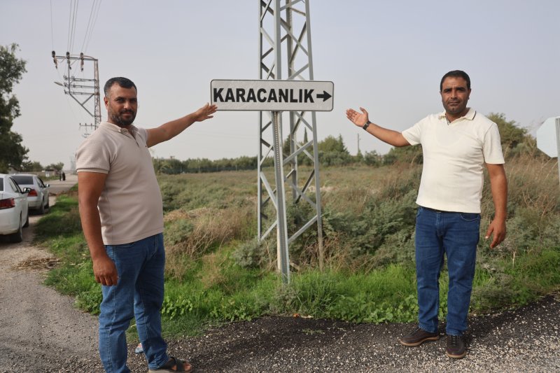 Mahalledeki herkesin soyadı 'Öztoprak' olunca baba isimleri ve ikinci isimlerle karışıklığın önüne geçtiler