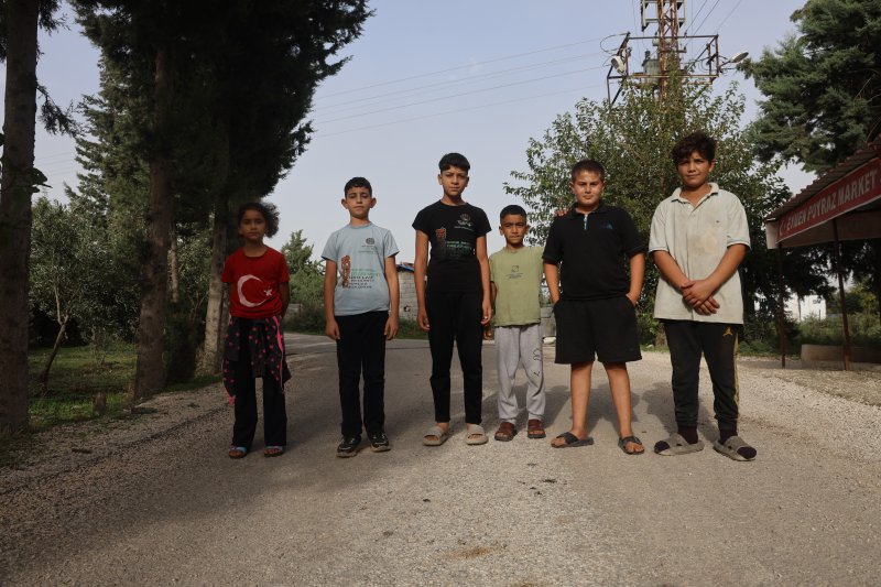 Mahalledeki herkesin soyadı 'Öztoprak' olunca baba isimleri ve ikinci isimlerle karışıklığın önüne geçtiler