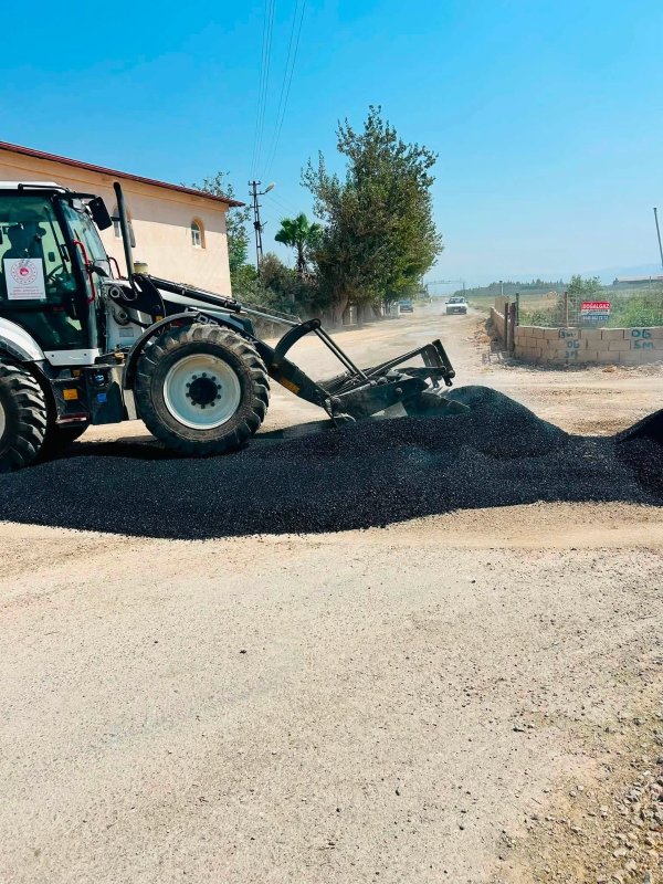 KUMLU’DA YOLLAR ONARILIYOR