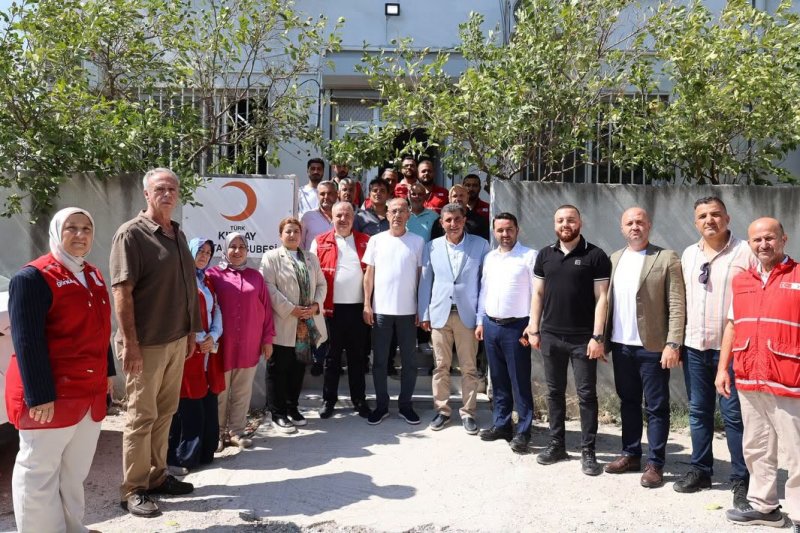 AK PARTİLİLERDEN KIZILAY ANTAKYA’YA ZİYARET