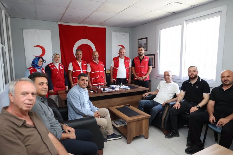 AK PARTİLİLERDEN KIZILAY ANTAKYA’YA ZİYARET