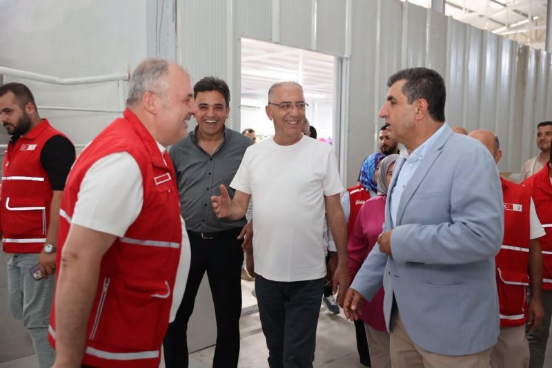 AK PARTİLİLERDEN KIZILAY ANTAKYA’YA ZİYARET