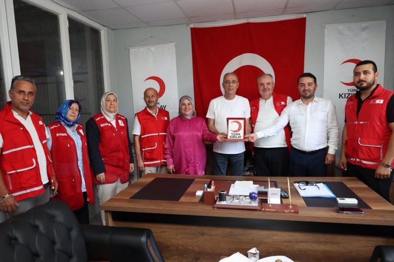 AK PARTİLİLERDEN KIZILAY ANTAKYA’YA ZİYARET