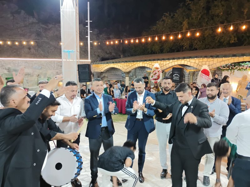 HATİCE VE M. TAHİR’İN MUTLULUĞUNA DOSTLARI ORTAK OLDU