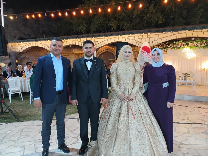 HATİCE VE M. TAHİR’İN MUTLULUĞUNA DOSTLARI ORTAK OLDU