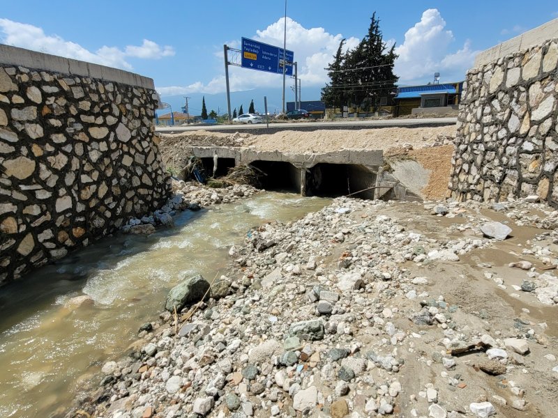 NARLICA’DA TEHLİKE YARATAN DERE ÇÖZÜM BEKLİYOR 