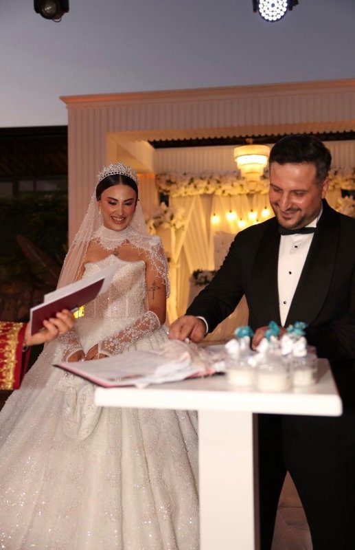 BAYRAMOĞLU VE BURÇ AİLELERİNİN MUTLU GÜNÜ GÖRKEMLİ DÜĞÜNLE ÇİFT DÜNYAEVİNE GİRDİ