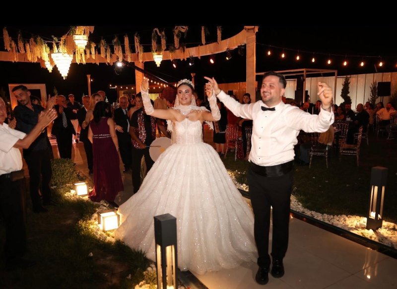 BAYRAMOĞLU VE BURÇ AİLELERİNİN MUTLU GÜNÜ GÖRKEMLİ DÜĞÜNLE ÇİFT DÜNYAEVİNE GİRDİ