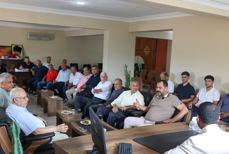 AHMET BÜNYAMİN YAVUZ FİDANLI’DA ÜRETİCİLERLE BULUŞTU
