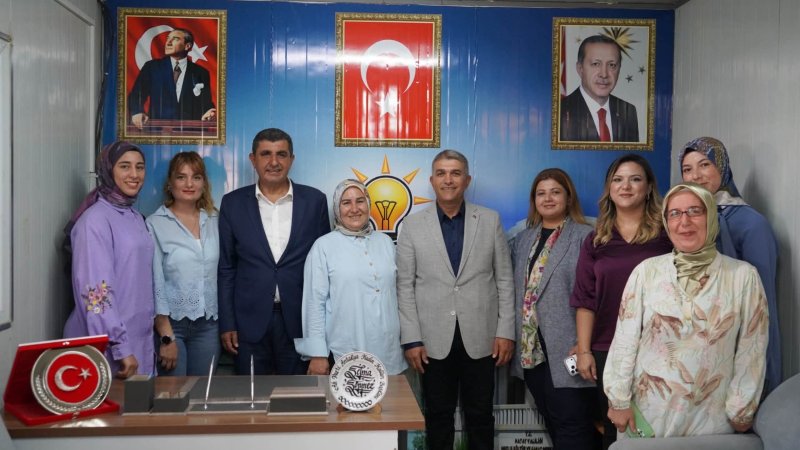 YEŞİLDAL'DAN AK TEŞKİLATA ZİYARET