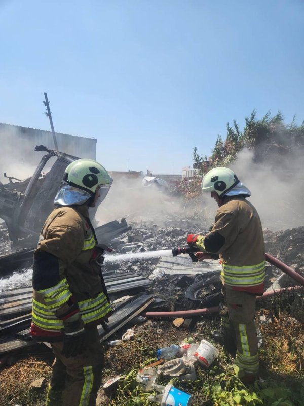 Antakya’da hurdalık alanda çıkan yangın söndürüldü 