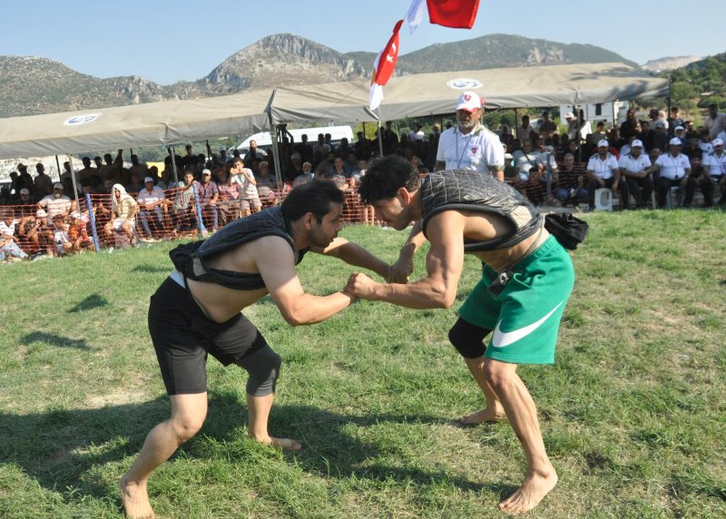 KURUYER’DE 2. ABA GÜREŞİ HEYECANI  ŞAMPİYONA ÖDÜLÜNÜ KARADENİZ VERDİ