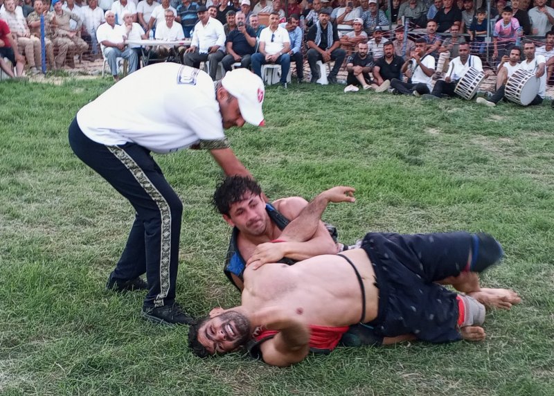 KURUYER’DE 2. ABA GÜREŞİ HEYECANI  ŞAMPİYONA ÖDÜLÜNÜ KARADENİZ VERDİ