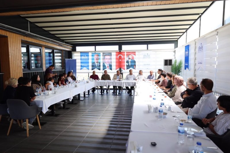 BAŞKAN YAPAR, BAŞARILI ÖĞRENCİLERLE BULUŞTU