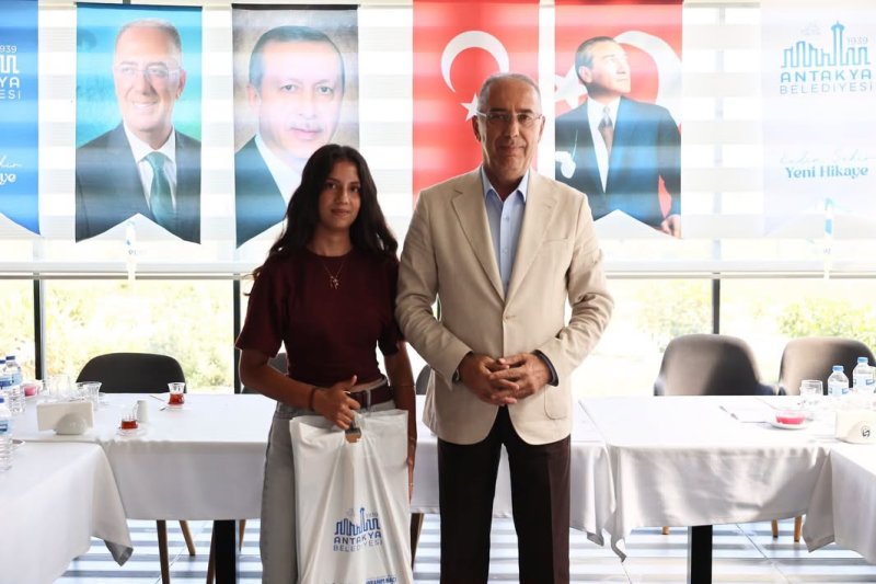 BAŞKAN YAPAR, BAŞARILI ÖĞRENCİLERLE BULUŞTU