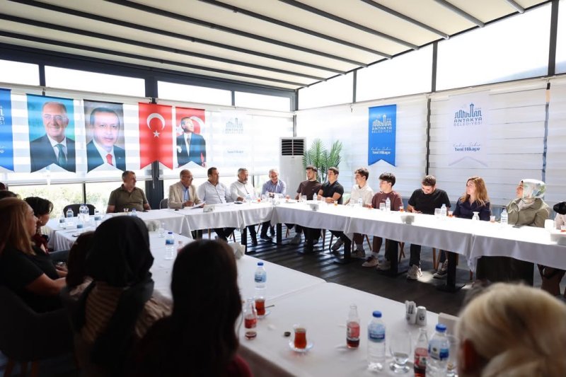 BAŞKAN YAPAR, BAŞARILI ÖĞRENCİLERLE BULUŞTU
