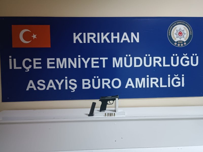 KIRIKHAN’DA RUHSATSIZ TABANCA BULUNDURAN ŞAHIS TUTUKLANDI