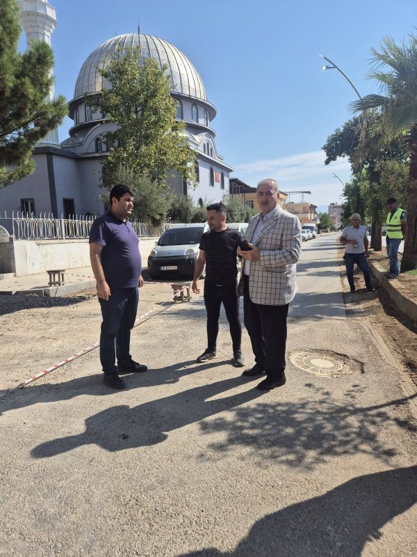 HASSA’DA YOLLAR SICAK ASFALTLA YENİLENİYOR
