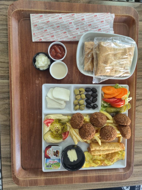 “NOOS KAFE’DE