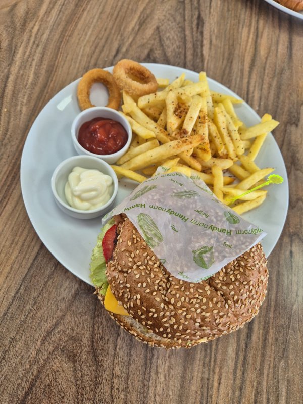 “NOOS KAFE’DE