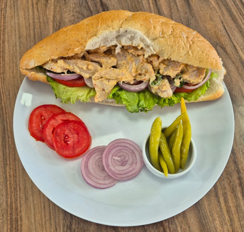 “NOOS KAFE’DE