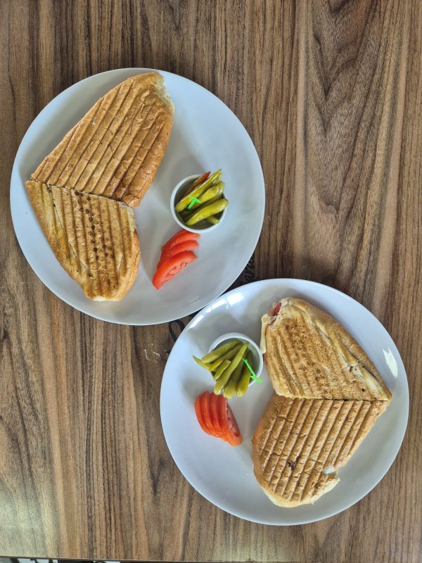 “NOOS KAFE’DE