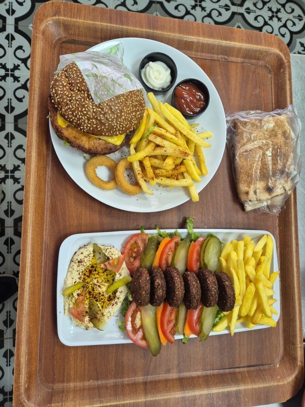 “NOOS KAFE’DE