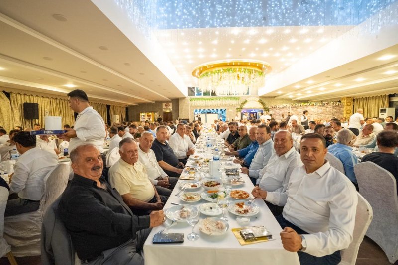 DABLAN’DAN SAMANDAĞ’DA GÖVDE GÖSTERİSİ İŞ DÜNYASIYLA BULUŞTU, PROJELERİNİ ANLATTI