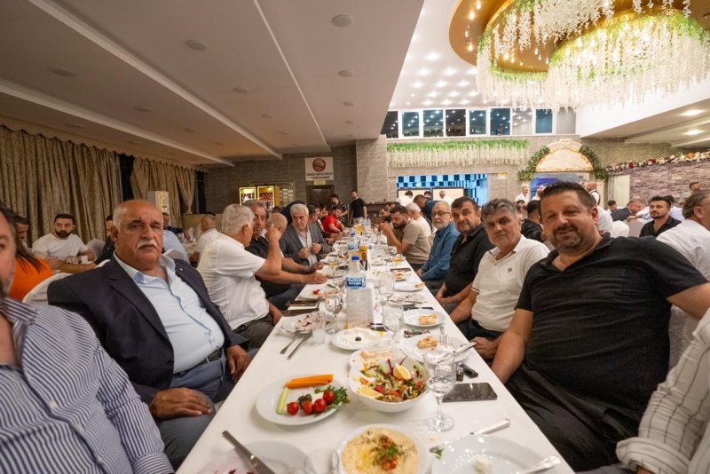DABLAN’DAN SAMANDAĞ’DA GÖVDE GÖSTERİSİ İŞ DÜNYASIYLA BULUŞTU, PROJELERİNİ ANLATTI