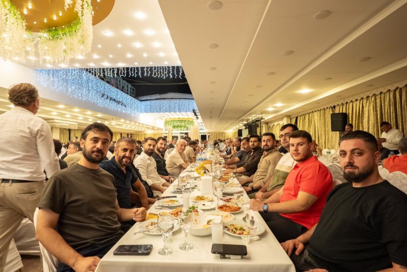 DABLAN’DAN SAMANDAĞ’DA GÖVDE GÖSTERİSİ İŞ DÜNYASIYLA BULUŞTU, PROJELERİNİ ANLATTI