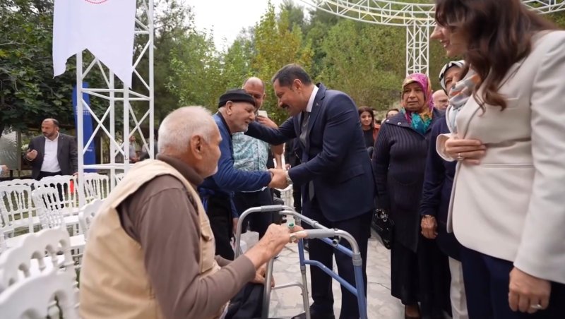 Vali Masatlı, Yaşlılar Günü programında büyüklerle bir araya geldi 