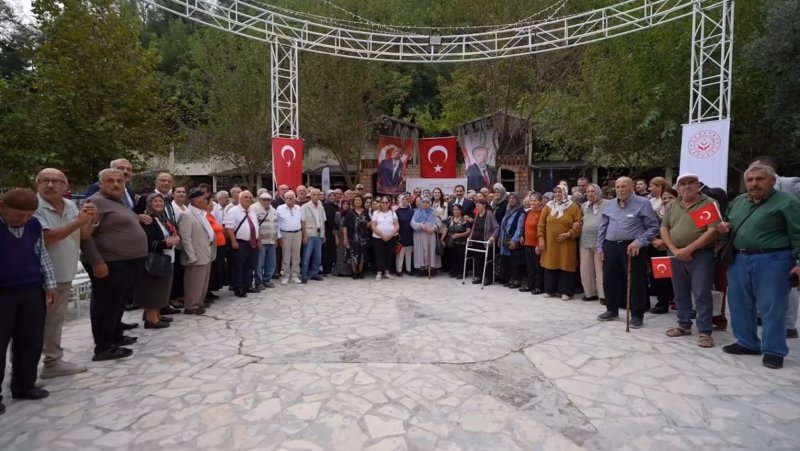 Vali Masatlı, Yaşlılar Günü programında büyüklerle bir araya geldi
