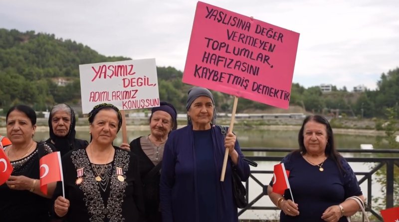 Vali Masatlı, Yaşlılar Günü programında büyüklerle bir araya geldi 