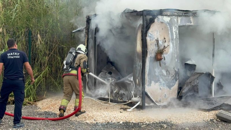 Hatay’da konteyner alevlere teslim oldu