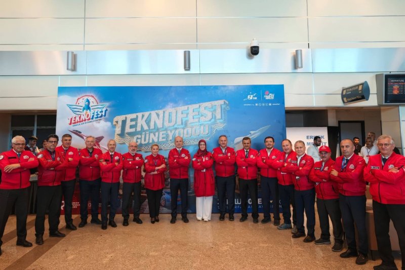 HMKÜ REKTÖRÜ EREN, TEKNOFEST’TE ÖĞRENCİLERLE BULUŞTU