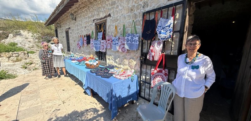 SAMANDAĞ’DA 15 KADIN, EL EMEĞİNİ TASARIMLA BULUŞTURDU