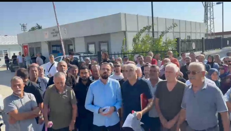HATAY’DA DUBLEKS DAİRE HAK SAHİPLERİ SES YÜKSELTTİ “REZERV ALANDAN KONUT İSTİYORUZ”