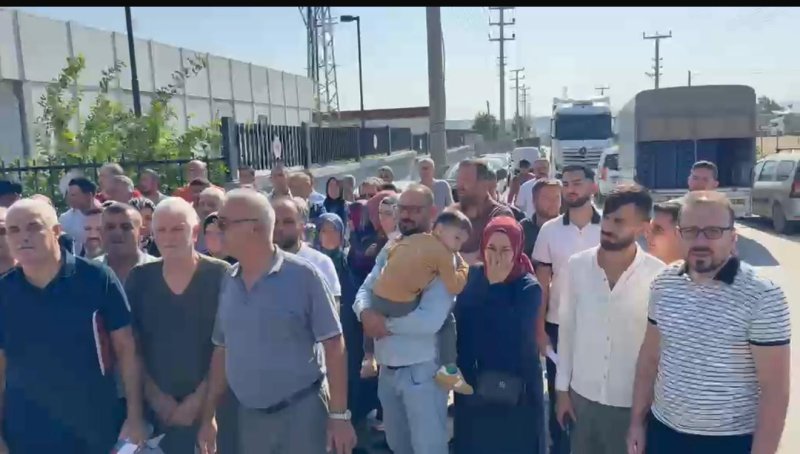 HATAY’DA DUBLEKS DAİRE HAK SAHİPLERİ SES YÜKSELTTİ “REZERV ALANDAN KONUT İSTİYORUZ”