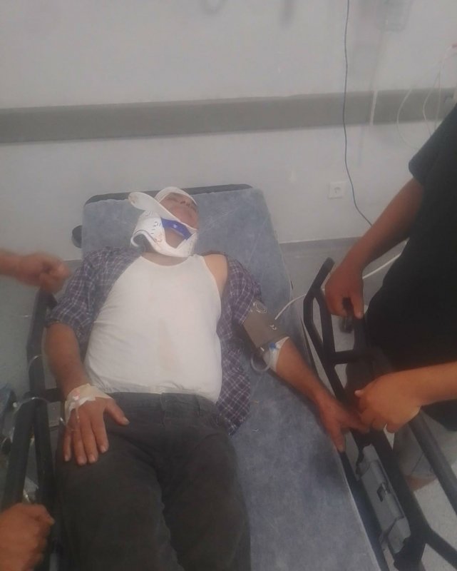 Motosikletiyle işe giderken yolu kesilerek sopayla dövüldü: O anlar kamerada